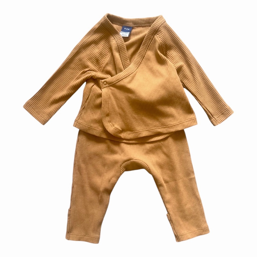 Old Navy ribbed outfit 0-3 months NWT